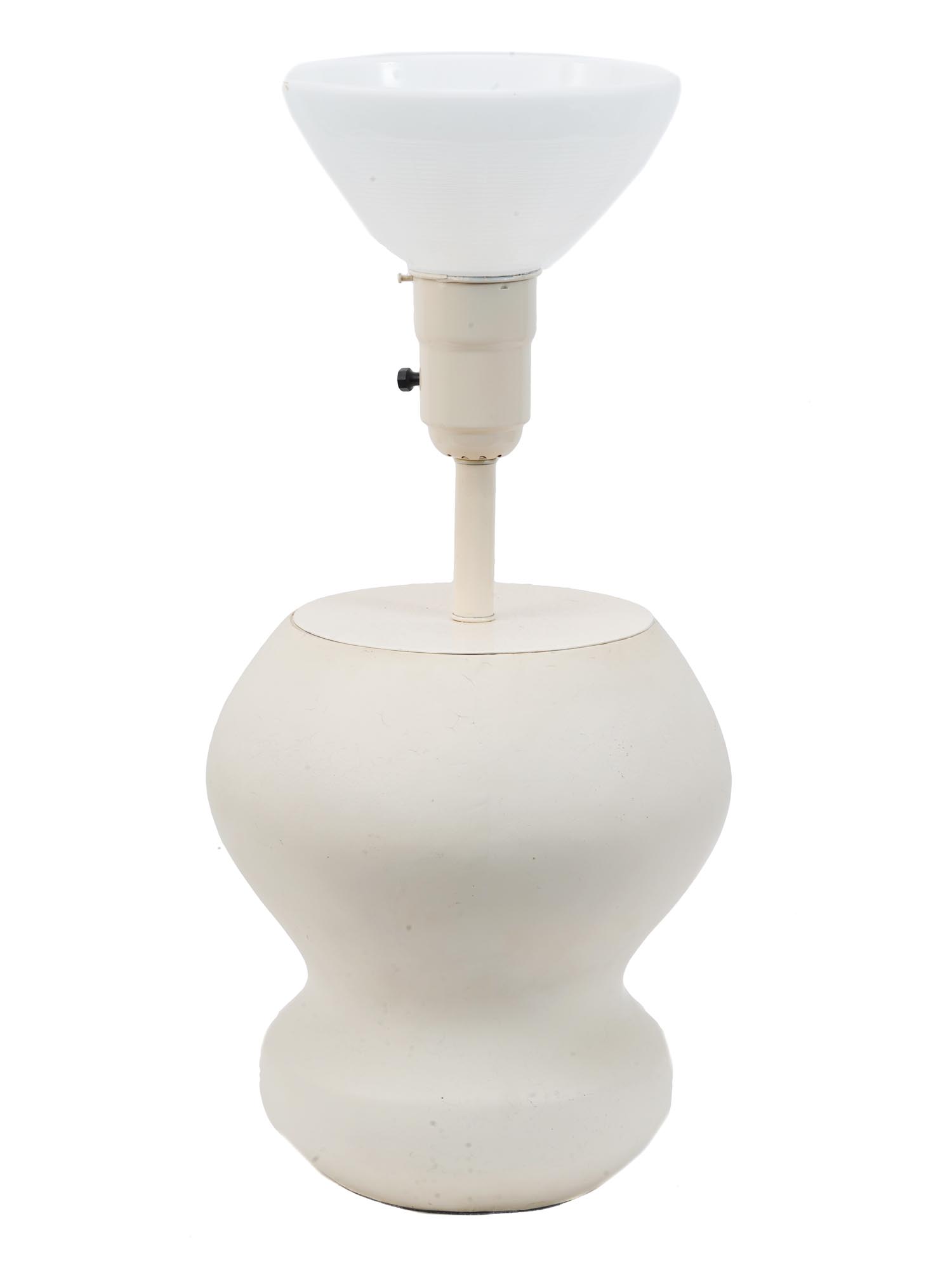 MODERN AMERICAN INTERIOR CERAMIC TABLE LAMP PIC-0